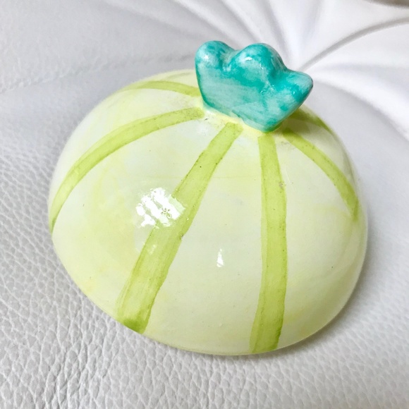 Kimberly Hodges Cupcakes & Cartwheels sugar bow - Picture 5 of 9